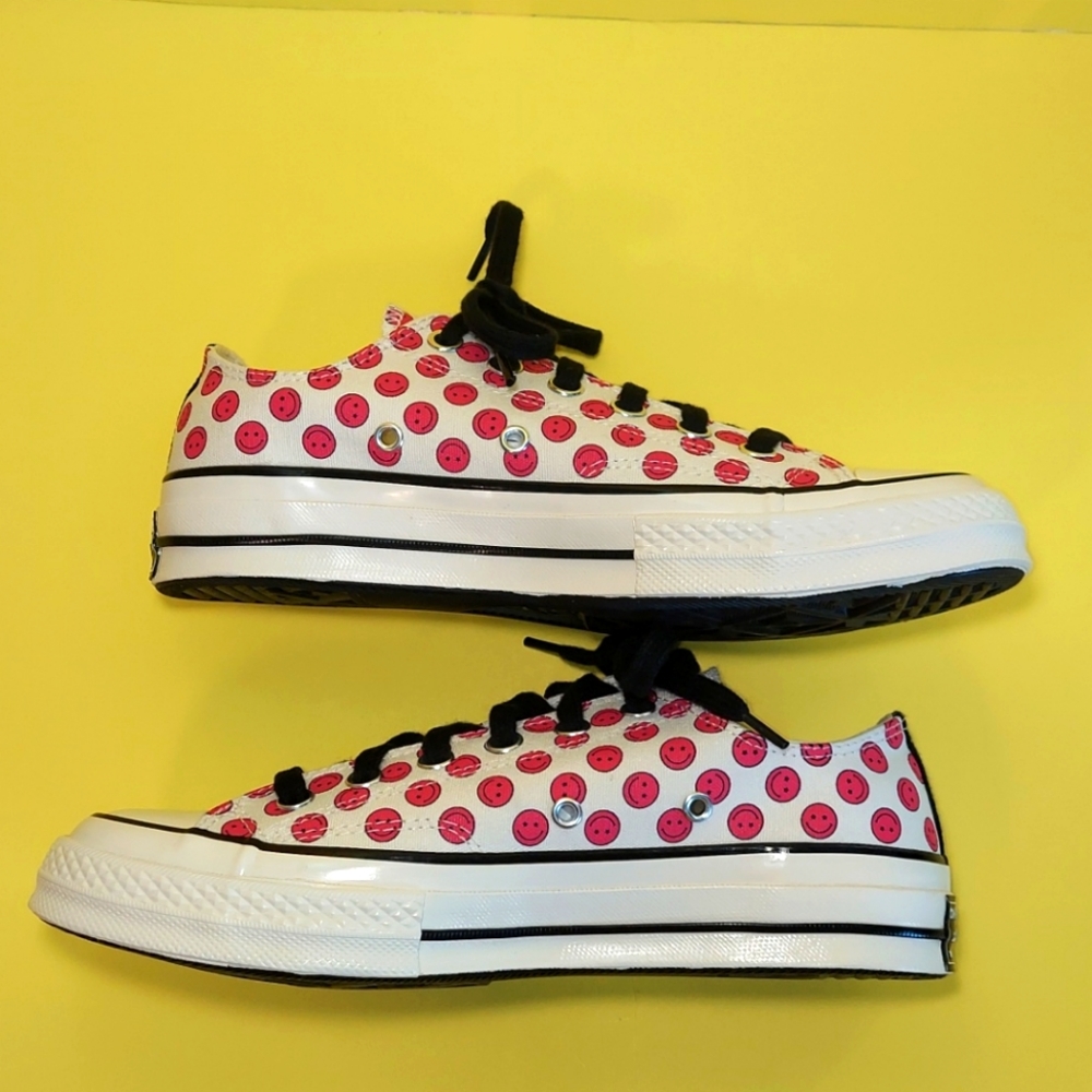 Converse chuck 70 low top Smiley Face Print women's size 8.